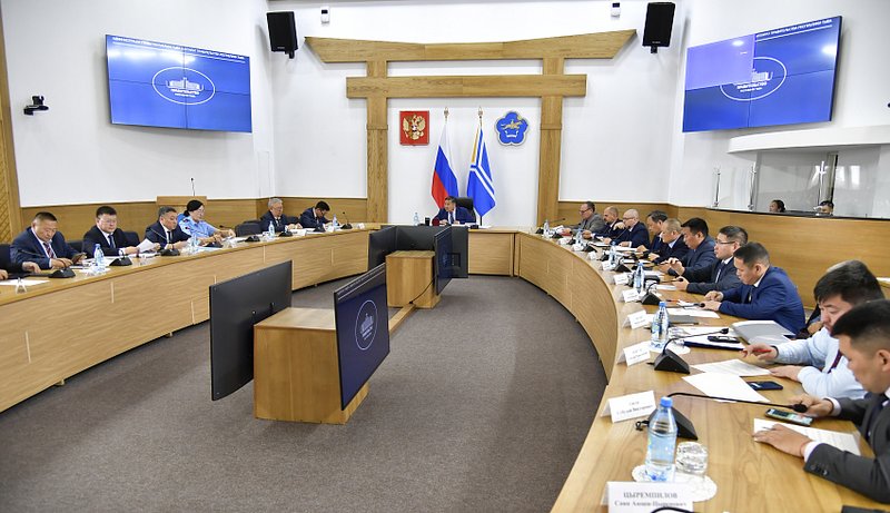 Владислав Ховалыг отметил позитивные изменения в социально-экономическом развитии Тувы