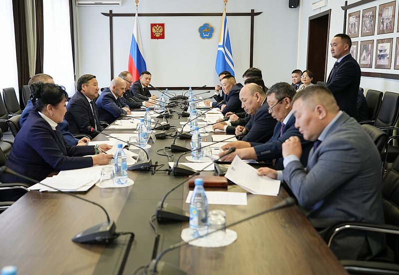 В Правительстве Тувы обсудили вопросы обращения с твёрдыми коммунальными отходами
