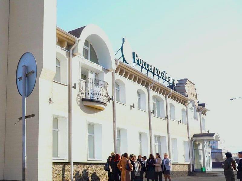 Глава Тувы поздравил с юбилеем коллектив тувинского филиала Россельхозбанка