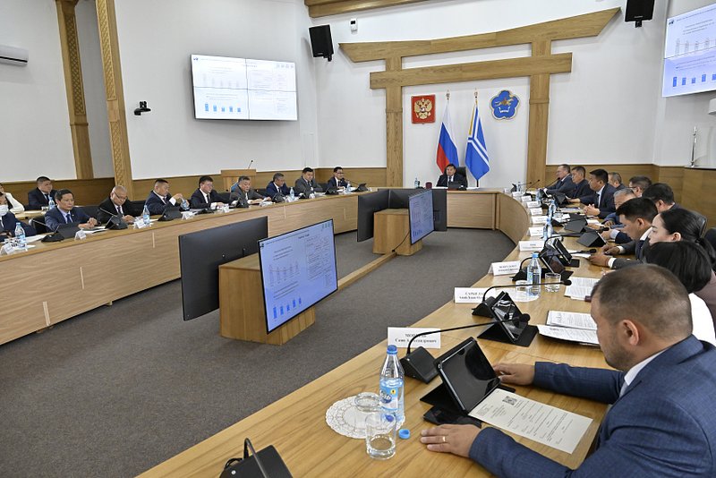 На заседании правительства Тувы обсудили итоги социально-экономического развития республики за первое полугодие