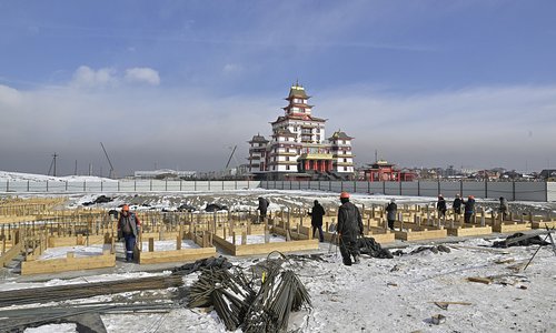 Владислав Ховалыг проверил ход строительства гостиницы в Кызыле