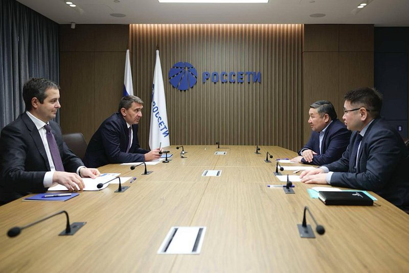 Владислав Ховалыг обсудил перспективы развития энергетической инфраструктуры Тувы с гендиректором Группы «Россети» Андреем Рюминым