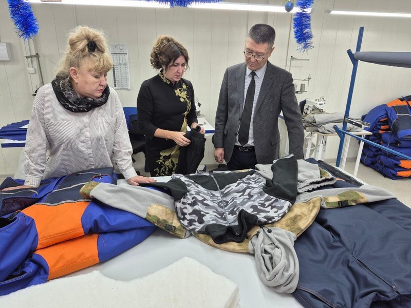 Первый заместитель министра Чингис Бады посетил предприятие ООО СЗ «Бастион»