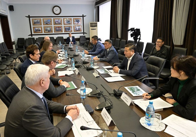 Глава Республики Тыва провёл рабочую встречу с руководством золотодобывающего предприятия «Тардан Голд»